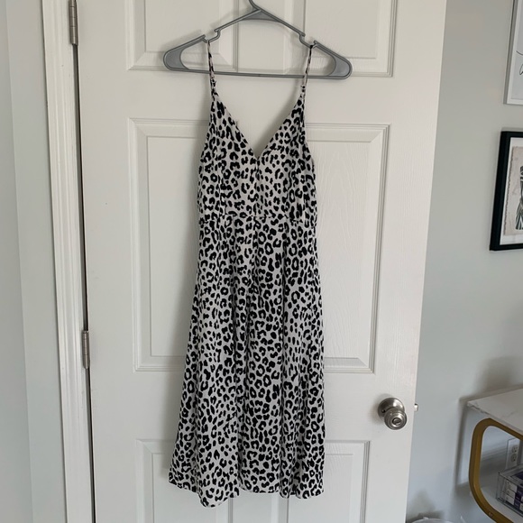 Express Leopard Dress - Picture 3 of 6